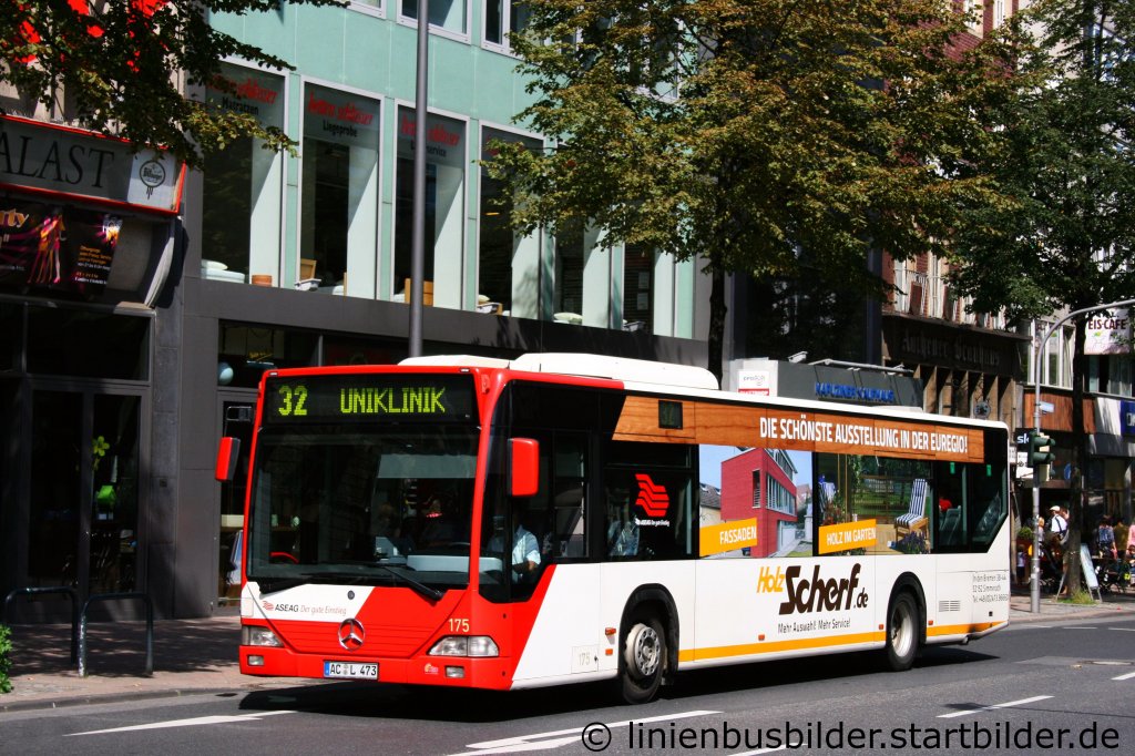 ASEAG 175 fhrt mit der Linie 32 zum Uniklinikum.
Der Bus wirbt fr Holz Scherf.
Aufgenommen am Luisenbrunnen in Aachen, 17.08.2011.