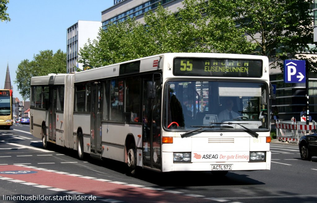 ASEAG 561 (AC L 572).
Aufgenommen am ZOB Aachen, 4.6.2010.