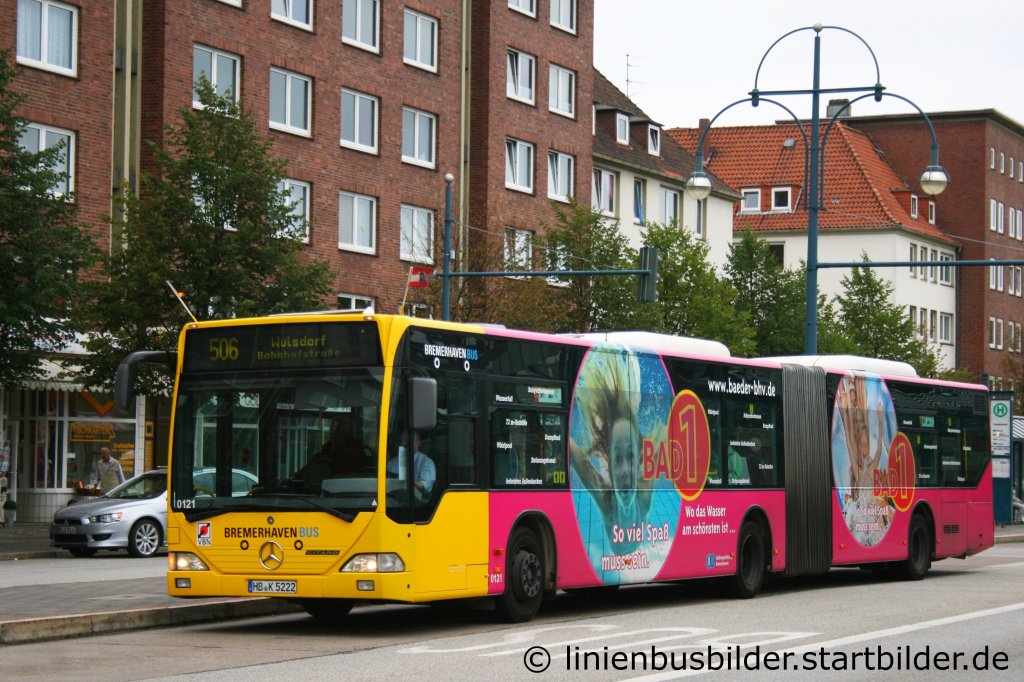 Bremerhaven Bus 0121.
Der Bus wirbt fr Baeder.bhv.
Aufgenommen am HBF Bremerhaven, 30.7.2011.