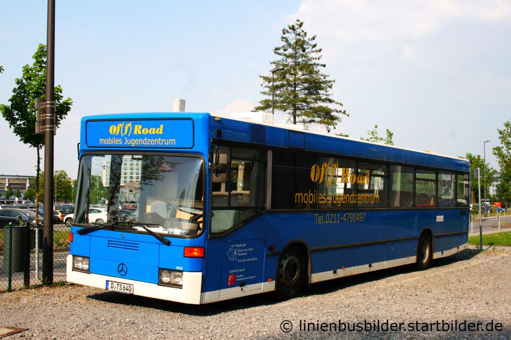 Dieser MB 405 N1 ist fr das Jugendamt der Stadt Dsseldorf unterwegs.
Es wurde zu einem Mobilen Jugendzentrum umgebaut.
Aufgenommen am Flughafen Dsseldorf, 22.4.2011.