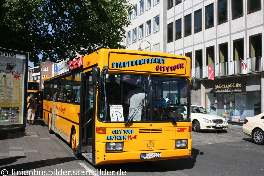 Dieser Schne MB 405 wird in Kln fr Stadtrundfahrten eingesetzt.
Aufgenommen am Klner Dom, 20.8.2011.
