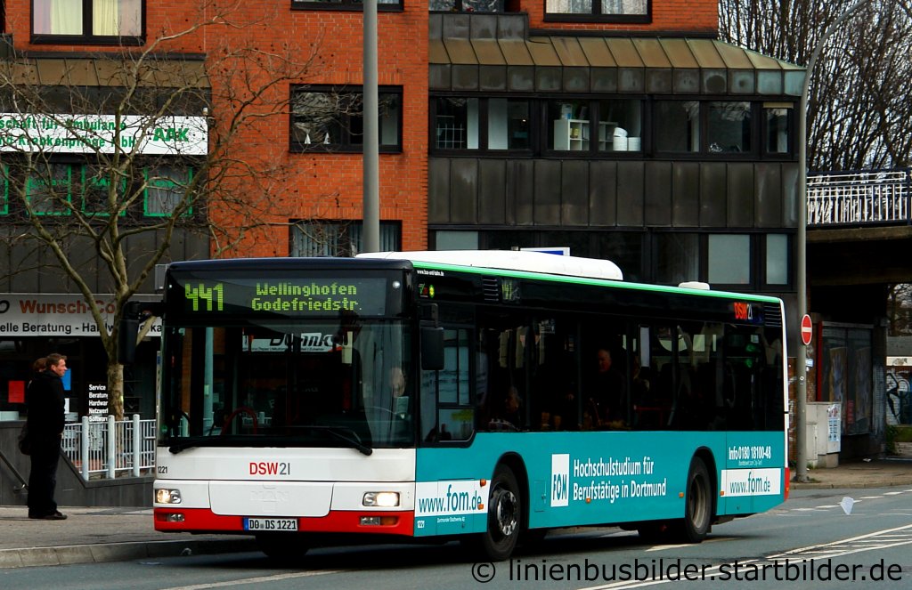 DSW21 1221 (DO DS 1221) mit Werbung fr FOM.
Aufgenommen in Dortmund Hrde am 13.2.2011.