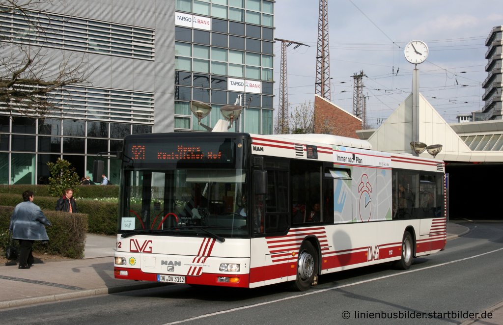 DVG 112 (DU DV 3112) mit DVG Eigenwerbung.
Aufgenommen am HBF Duisburg,25.3.2010.
