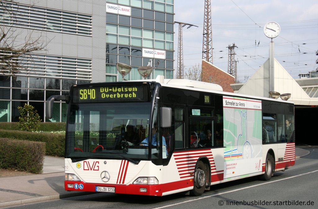 DVG 210 (DU DV 3210) mit DVG Eigenwerbung.
Aufgenommen am HBF Duisburg,25.3.2010.