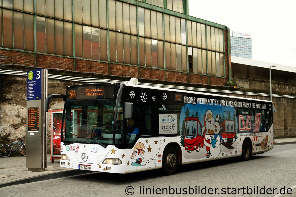 DVG 308 ist der Weihnachtsbus 2011 der DVG.
In habe ich am 4.12.2011 am HBF Duisburg Ost aufgenommen.

