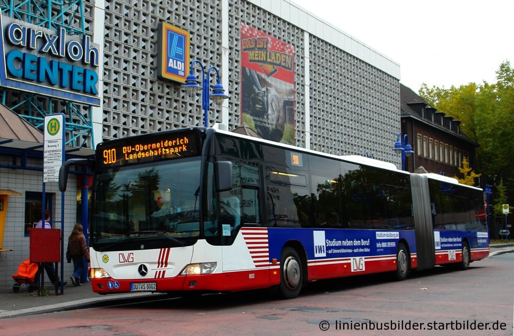 DVG 802 (DU DV 8002) mit Werbung fr FOM.
Aufgenommen in Duisburg Marxloh am 30.9.2010.