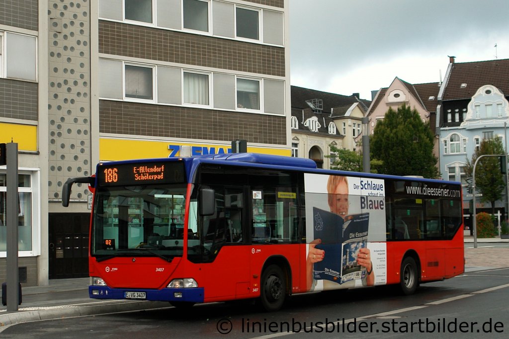 EVAG 3407 steht am ZOB Bottrop mit der Linie 186 nach Essen Altendorf.
Aufgenommen am, 18.9.2011.