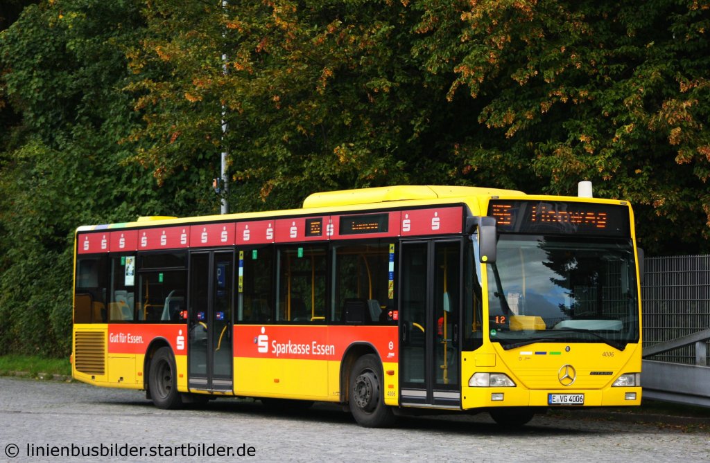 EVAG 4006 (E VG 4006) mit Werbung fr die Sparkasse Essen.
Aufgenommen auf dem EVAG Betriebshof Ruhralee bei der Veranstaltung 85 Jahre Omnibusse in Essen am 25.9.2010.