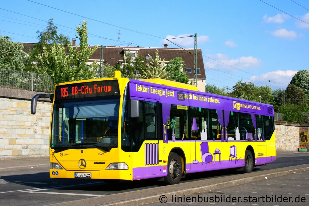 EVAG 4026 (E VG 4026) ist ein ganz Leckerer Bus.
Er macht Werbung fr Nuon Energie.
Aufgenommen am Bahnhof Essen Borbeck, 14.5.2011.