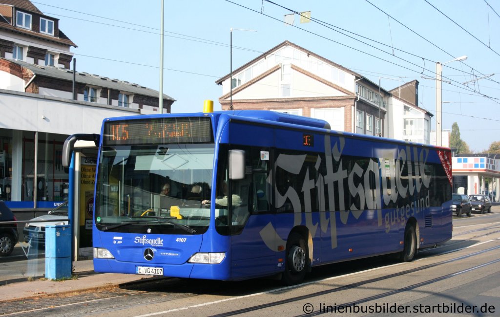 EVAG 4107 (E VG 4107) mit Werbung fr die Stiftsquelle.
Aufgenommen an der Haltestelle Zeche Ludwig mit SEV fr die Linie 105 am 13.10.2010.