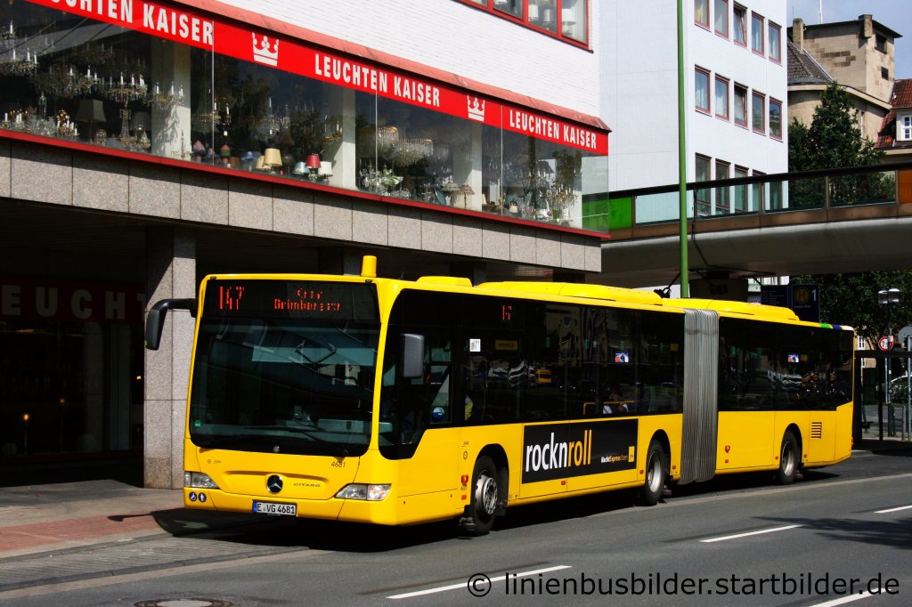 EVAG 4681.
Der Bus wirbt fr den Nachtexpress.
Aufgenommen am Viehovfer Platz, 25,7,2011.