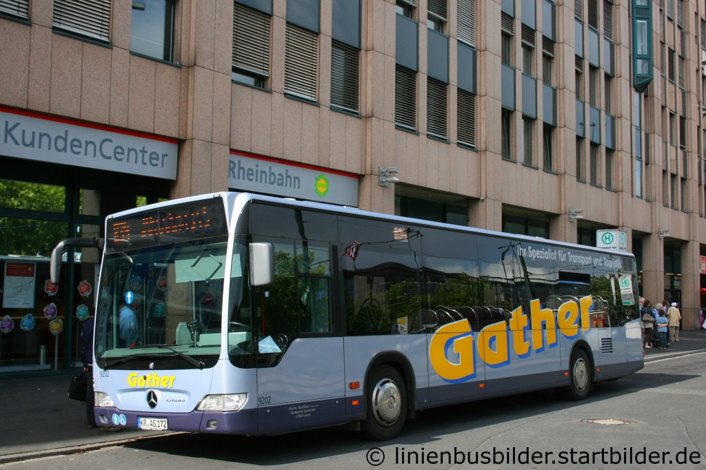 Gather (KR AG 172).
Der Bus kam neu zu Auto Gather.
Er hat die Rheinbahn Auftragsnummer 9202.
Aufgenommen am HBF Dsseldorf, 27.8.2011.