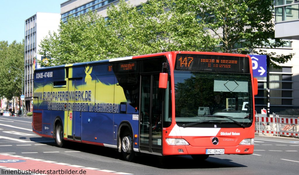 Glckauf Reisen (AC GN 413) wirbt fr das Europaferienwerk.
Aufgenommen am ZOB Aachen, 4.6.2010.