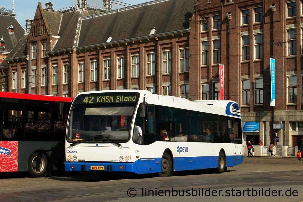 GVB 214 mit der Linie 42.
Aufgenommen am Bahnhof Amsterdam Central, 15.9.2011.