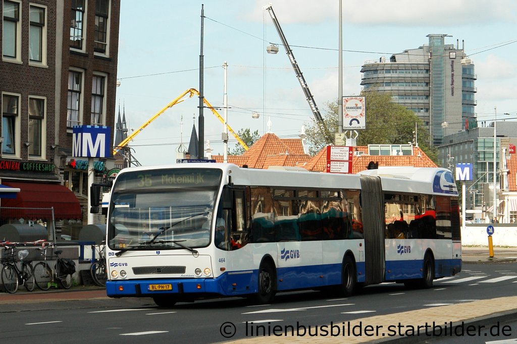 GVB 464 fhrt mit der Linie 35 nach Molenwijk.
Aufgenommen am Bahnhof Amsterdam Central, 15.9.2011.