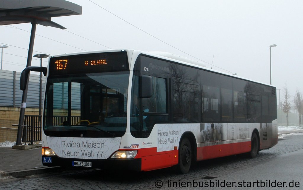 Hochbahn 1018 (HH YB 1018) mit Werbung fr Riviera Maison.
Aufgenommen am 7.12.2010.