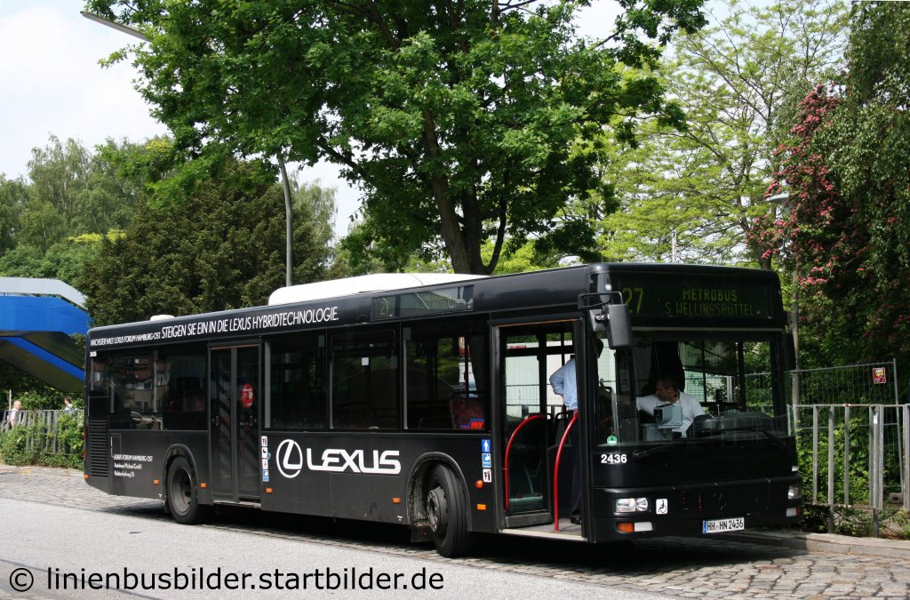Hochbahn 2436 mit Werbung fr Lexus.
Aufgenommen am ZOB Billstedt, 21.5.2011.