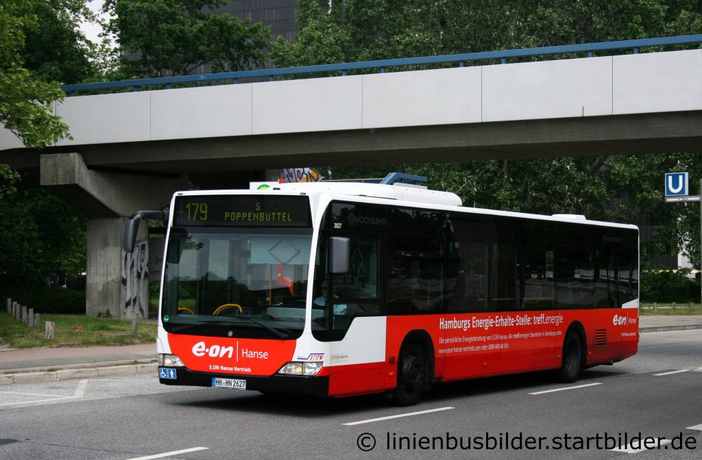 Hochbahn 2627 mit Eon Hanse Werbung.
Aufgenommen am berseering, 21.5.2011.