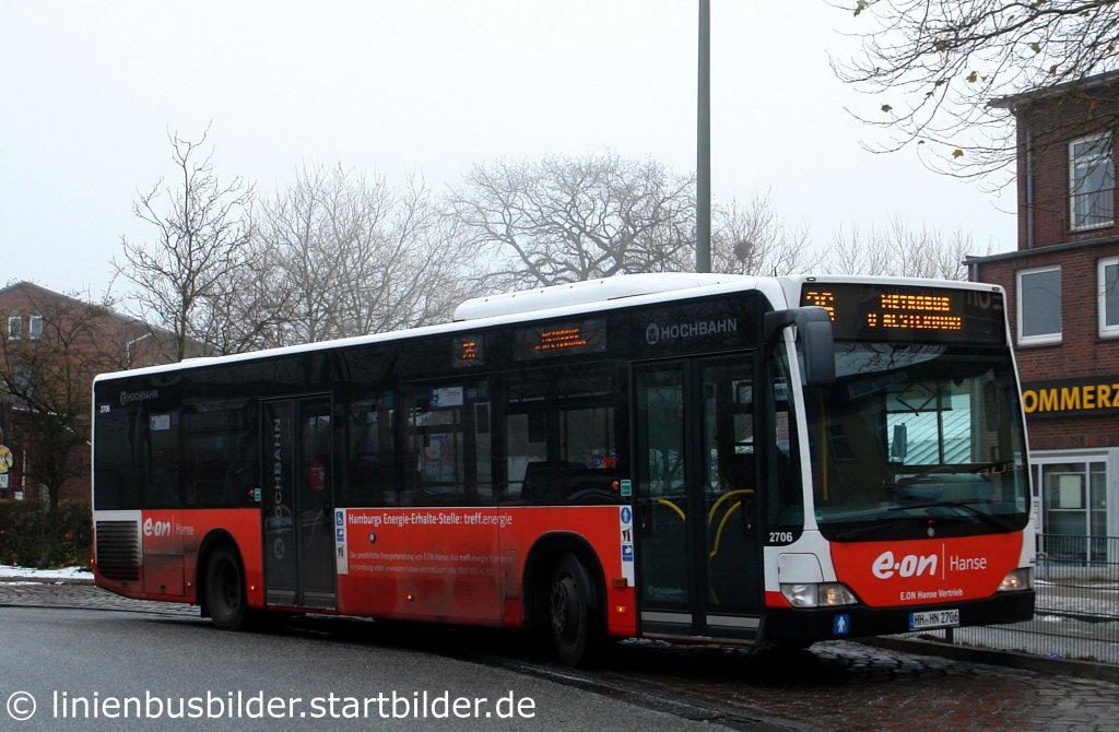 Hochbahn 2706 (HH HN 2706) mit Werbung fr E-on Hanse.
Aufgenommen am ZOB Rahlstedt, 7.12.2010.
