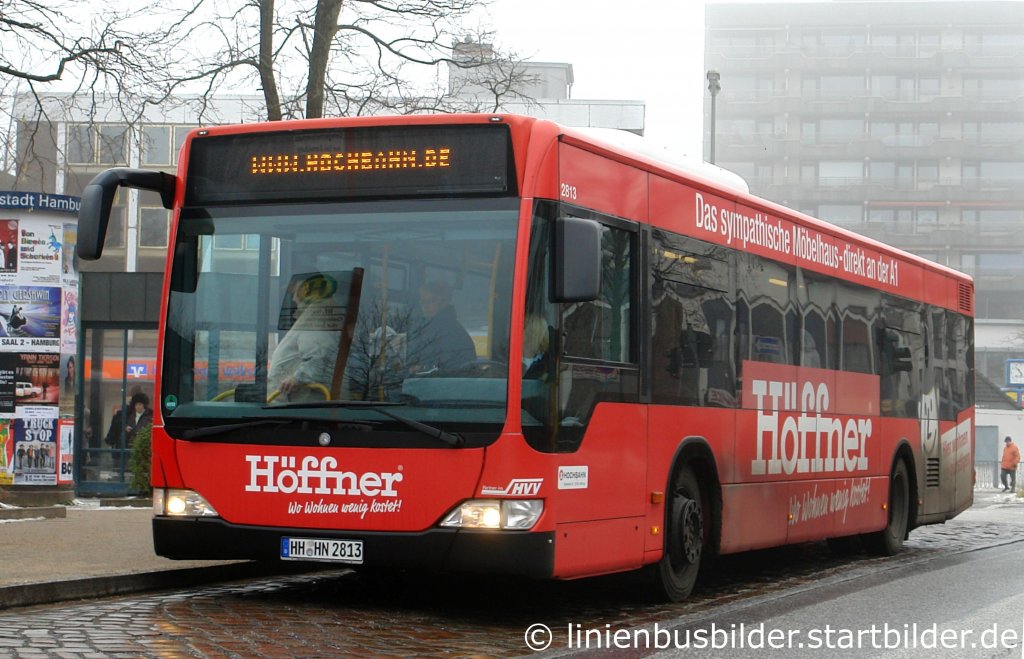 Hochbahn 2813 (HH HN 2813) mit Werbung fr Mbel Hffner.
Aufgenommen am ZOB Rahlstedt, 7.12.2010.