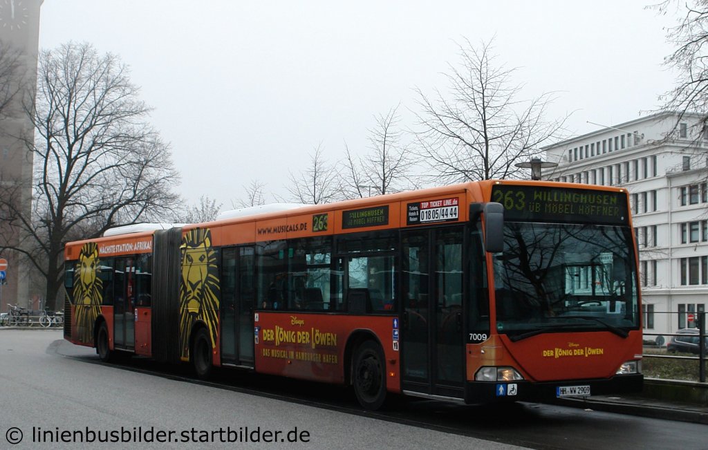 Hochbahn 7009 (HH WW 2909) mit Werbung fr das Musical Knig der Lwen.
Aufgenommen am ZOB Wandsbek, 7.12.2010.