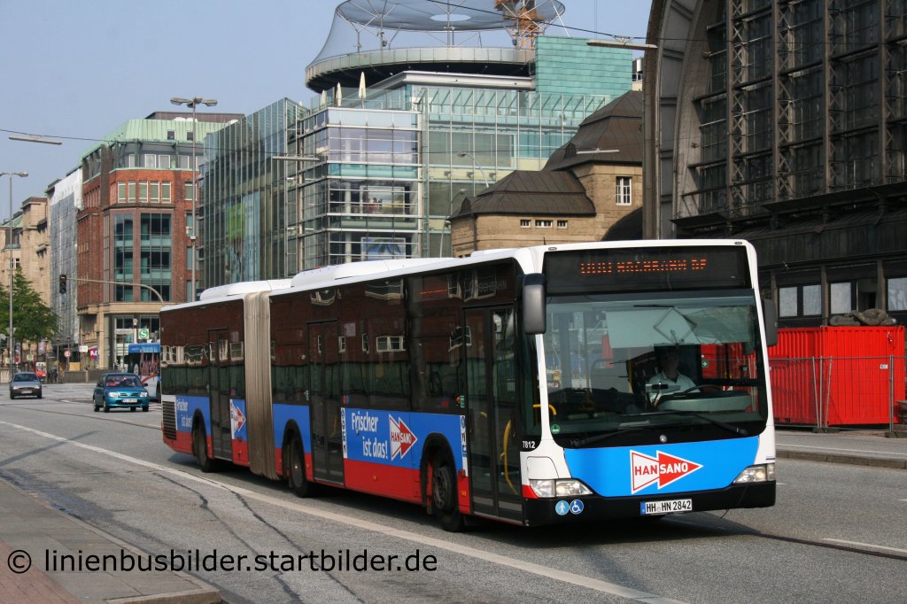Hochbahn 7812.
Der Bus macht Werbung fr Hansano.
Aufgenommen am HBF Hamburg, 21.5.2011.