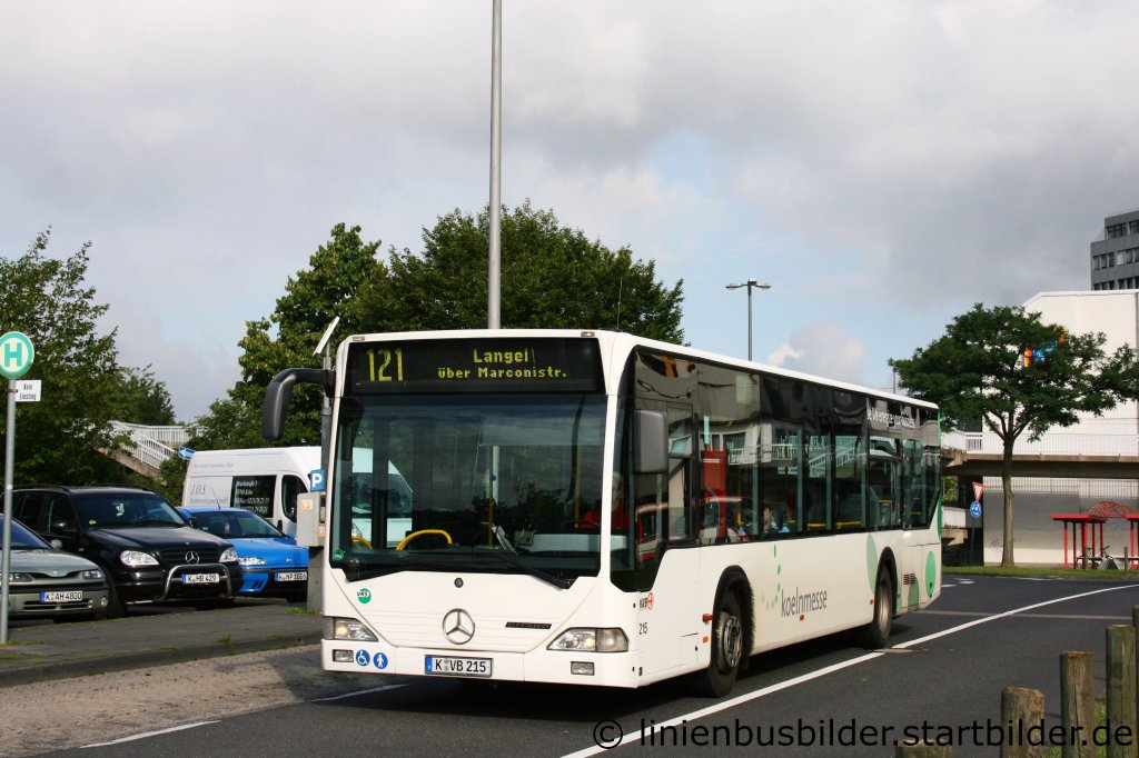 KVB 215.
Auch dieser Bus wirbt fr die Messe Kln.
Aufgenommen in Kln Chorweiller Bahnhof, 22.7.2011.