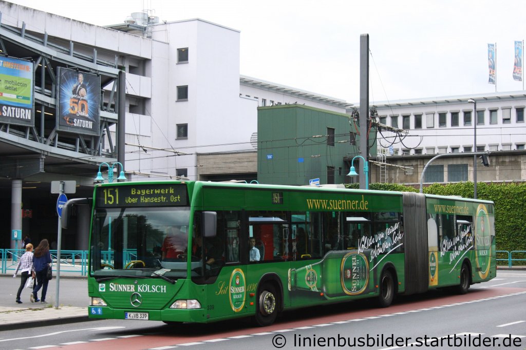 KVB 339.
Der Bus wirbt fr Snner Klsch.
Aufgenommen in Kln Porz, 22.7.2011.