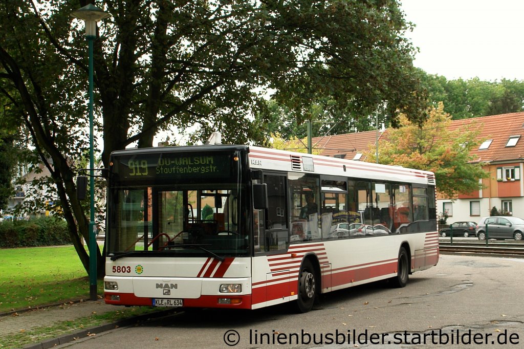 Leineweber 5803 (KLE RL 634).
Aufgenommen in Duisburg Walsum, 17.9.2011.