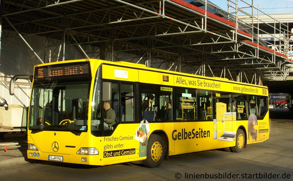 Mesenhohl (E AM 941) mit Werbung fr die Gelbe Seiten.
Aufgenommen am HBF Essen, 12.11.2010.