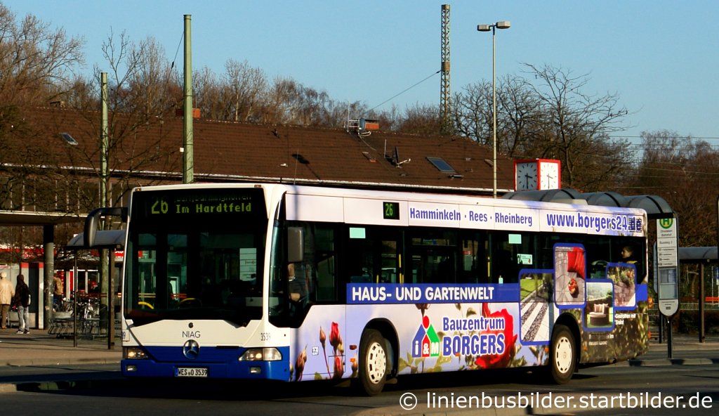 NIAG 3539 mit Werbung fr das Bauzentrum Borgers.
Aufgenommen am Bahnhof Dinslaken, 21.2.2011.