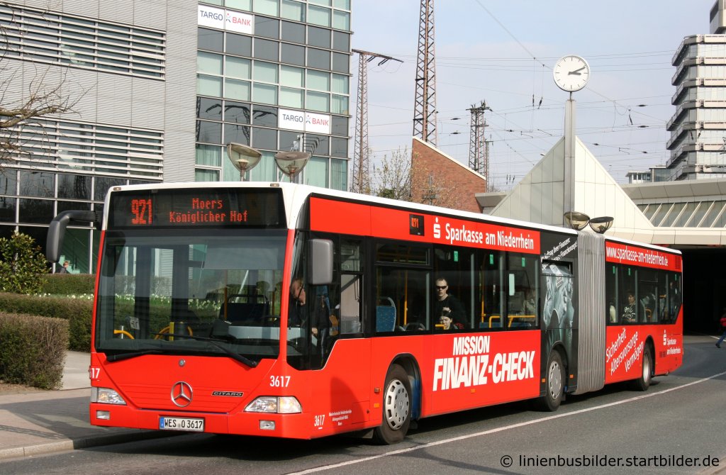 Niag 3617 (WES O 3617) mit Werbung fr die Sparkasse.
Aufgenommen am HBF Duisburg,25.3.2010.
