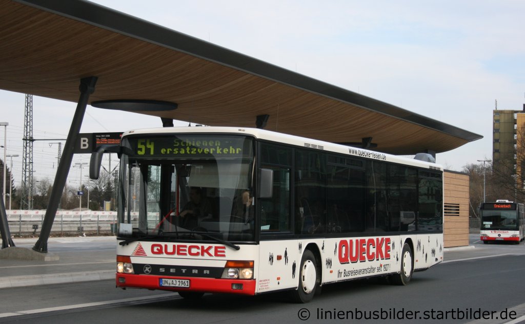 Quecke (UN AJ 1961) mit SEV fr die S-4.
Aufgenommen am Bahnhof Unna, 12.3.2011.