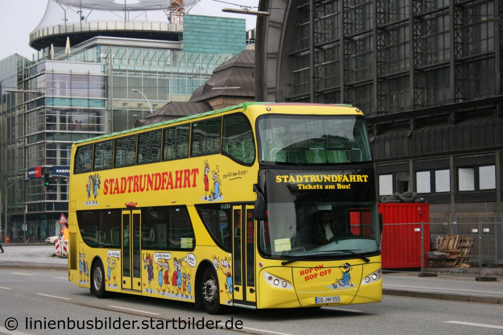 Rduch (OD HH 555) ex Vikingbus Kopenhagen 936 wird in Hamburg fr Stadtrundfahrten eingesetzt.
Aufgenommen am HBF Hamburg, 21.5.2011.