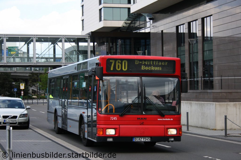 Rheinbahn 7245 (D AZ 7245).
Aufgenommen am Flughafen Dsseldorf, 15.5.2011.