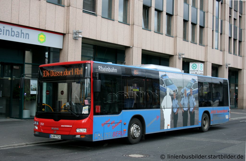Rheinbahn 7521 (D NM 7521) macht Werbung fr die Polizei NRW.
Aufgenommen am HBF Dsseldorf, 13.3.2011.