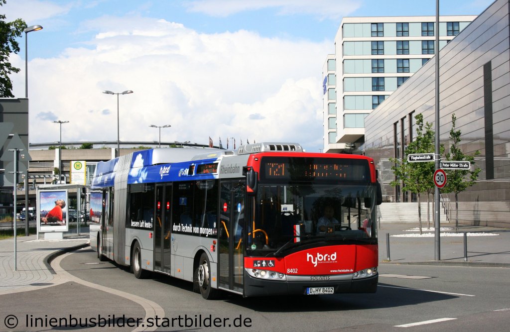 Rheinbahn 8402 (D HY 8402).
Aufgenommen am Flughafen Dsseldorf, 15.5.2011.