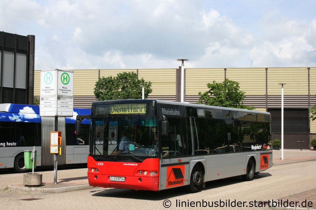 Rheinbahn 8704 (D XX 8704).
Aufgenommen an der Messe Dsseldorf am 13.5.2011.