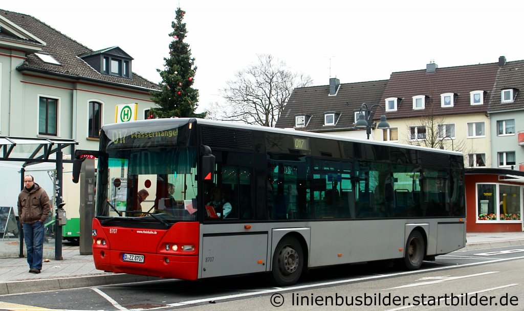 Rheinbahn 8707 (D ZZ 8707).
Aufgenommen am Rathaus in Heiligenhaus, 15.1.2011.