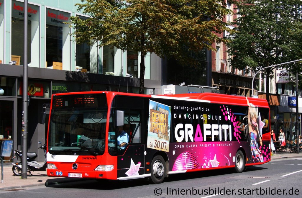 Sadar 42 mit Werbung fr den Graffiti Dancing Club.
Aufgenommen am Luisenbrunnen in Aachen, 17.08.2011.