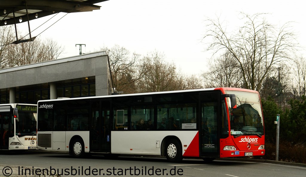 Schpers (ST WS 591) mit Vest Nummer 2828.
Schpers hat 2 Wagen zu Vestischen ausgeliehen.
Aufgenommen am HBF Recklinghausen, 18.1.2012