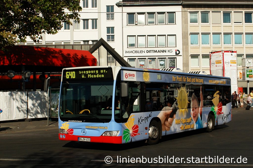SWB 1002 mit sehr Farbenfroher Werbung fr Kpper Bonn.
Aufgenommen am HBF Bonn, 2.10.2011.