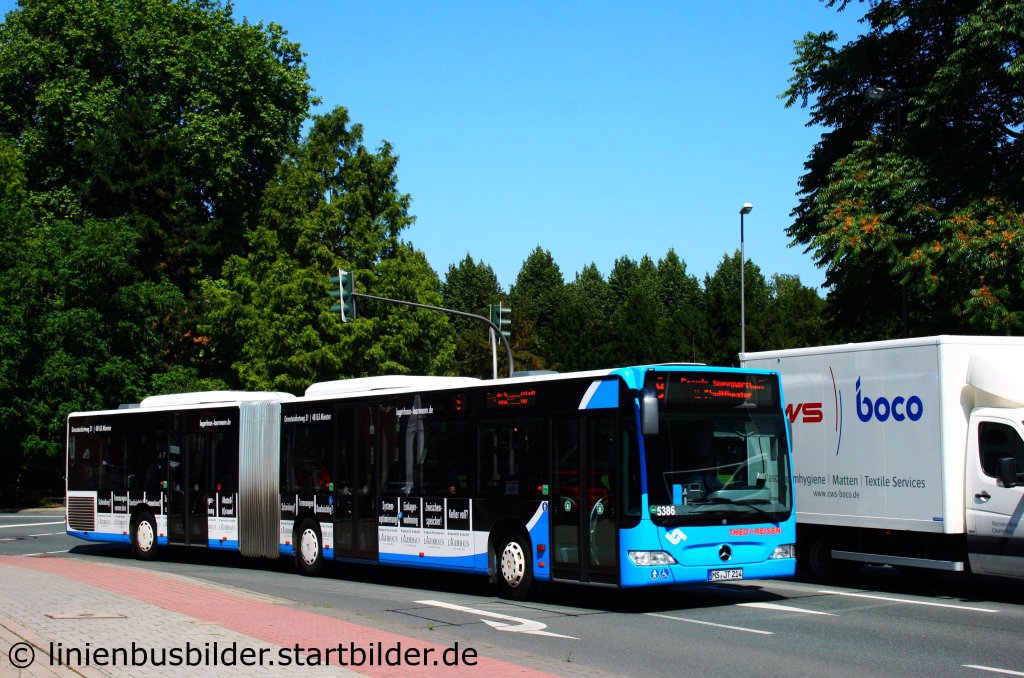 Theos Reisen 5386 (MS JT 214). 
Der Bus wirbt fr das Legerhaus Laarmann.
Aufgenommen auf der Schorlemerstr. in Mnster, 5.7.2011.