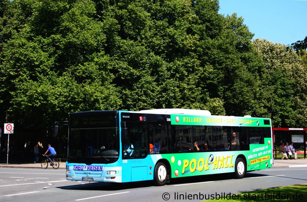 Theos Reisen (MS JT 125).
Der Bus wirbt fr die Pool Hall.
Aufgenommen am Ludgeriplatz in Mnster, 5.7.2011.
