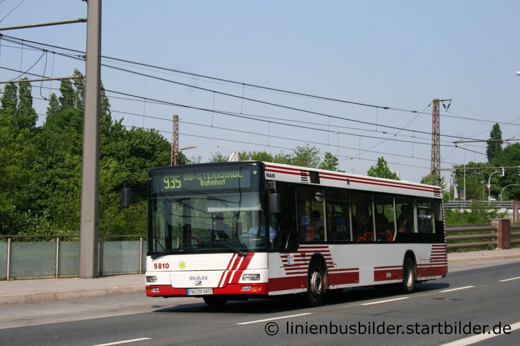 Urban Reisen 5810 (Ex DVG 5810).
Aufgenommen am Bahnhof Oberhausen Sterkrade, 24.4.2011.