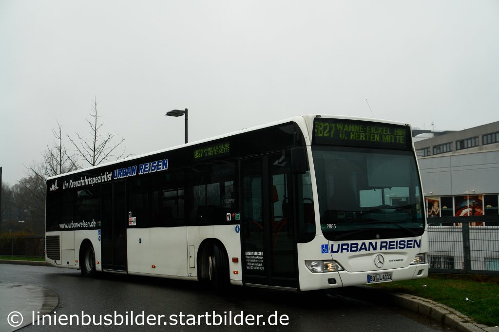 Urban Reisen (BOT L 4111).
Der Bus ist mit der Vestischen Auftragsnummer 2885 unterwegs.
Aufgenommen in Marl Mitte, 31.12.2011.