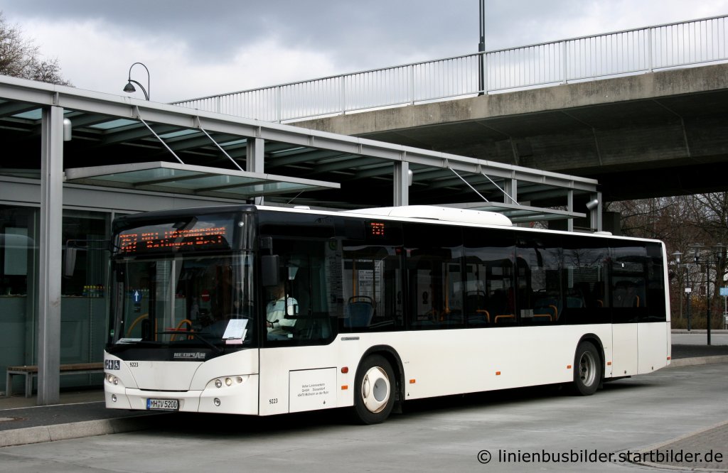Vehar 9123 (MH V 5200).
Aufgenommen am Bahnhof Ratingen Ost, 13.3.2011.