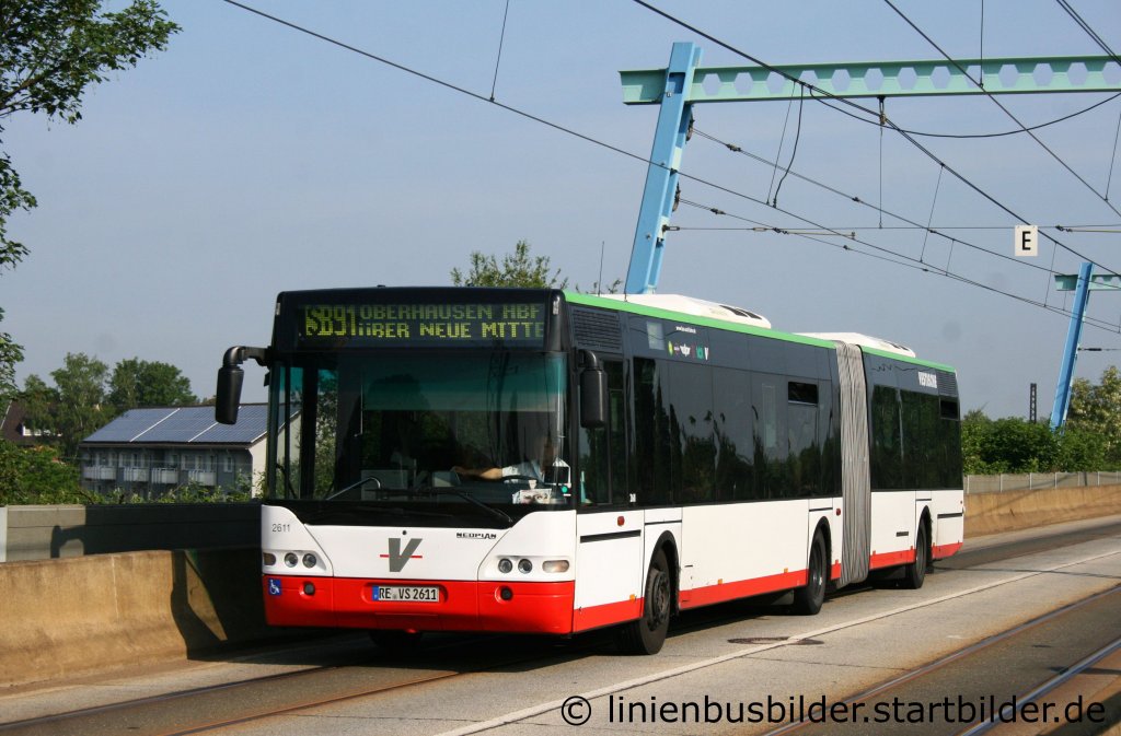 Vestische 2611 (RE VS 2611).
Aufgenommen an der Haltestelle Olga Park in Oberhausen am 11.5.2011.