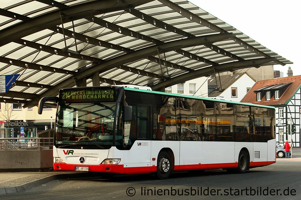 Vestischer Reisedienst (RE VR 725).
Dieser Wagen ist als Leihwagen bei der Vestischen mit der Nummer 2871.
Aufgenommen am HBF Recklinghausen, 18.1.2012