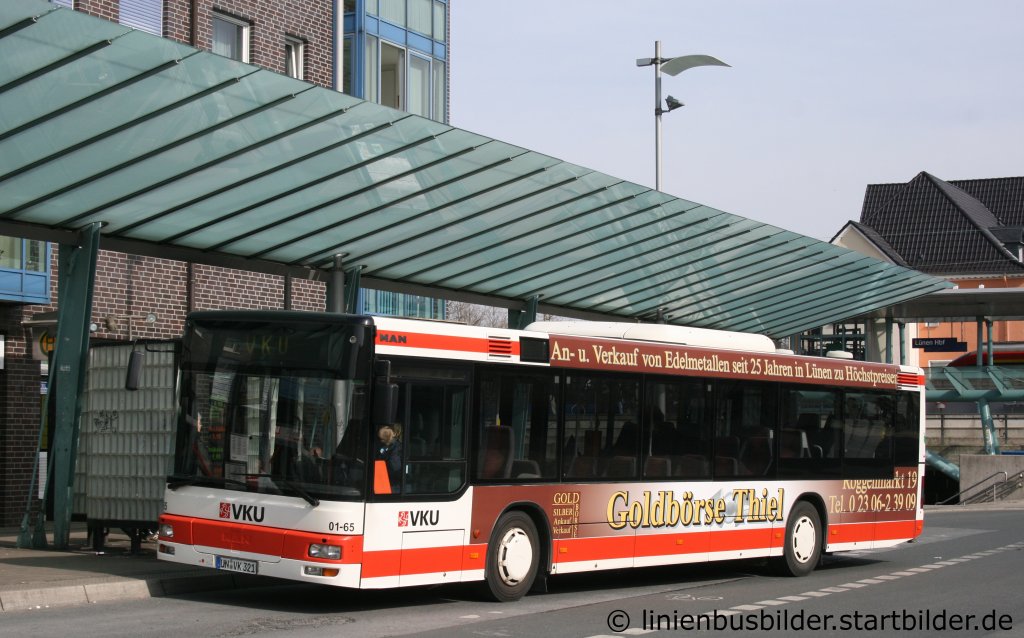 VKU 01-65 macht Werbung fr Goldbrse Thiel.
Aufgenommen am Bahnhof Lnen, 12.3.2011.